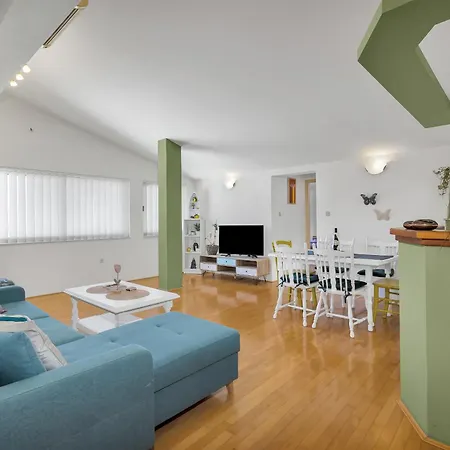 Apartment Klara 2 *