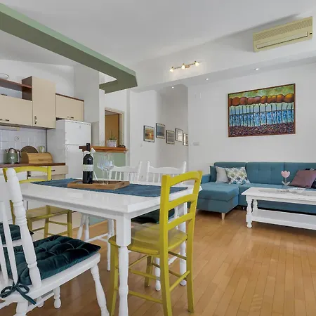 Klara 2 Apartment *
