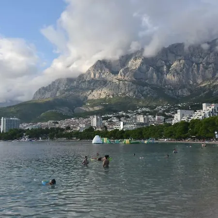 Klara 2 Apartment Makarska