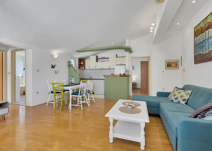 Klara 2 Apartment Makarska