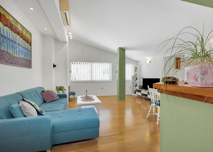 Klara 2 Apartment Makarska