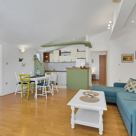 Klara 2 Appartement Makarska