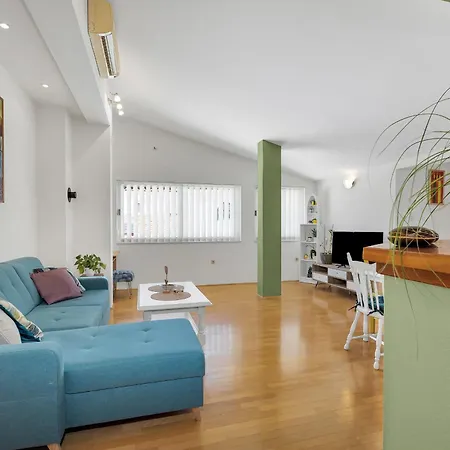 Klara 2 Appartement Makarska