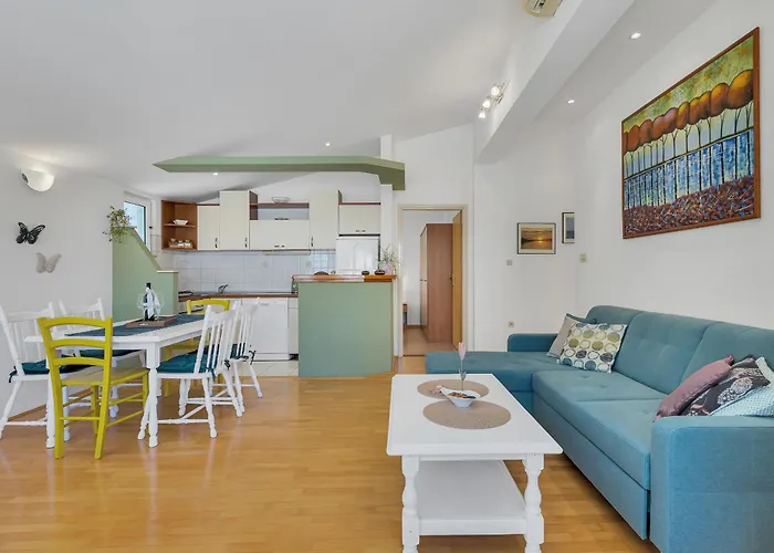 Klara 2 * Μακάρσκα